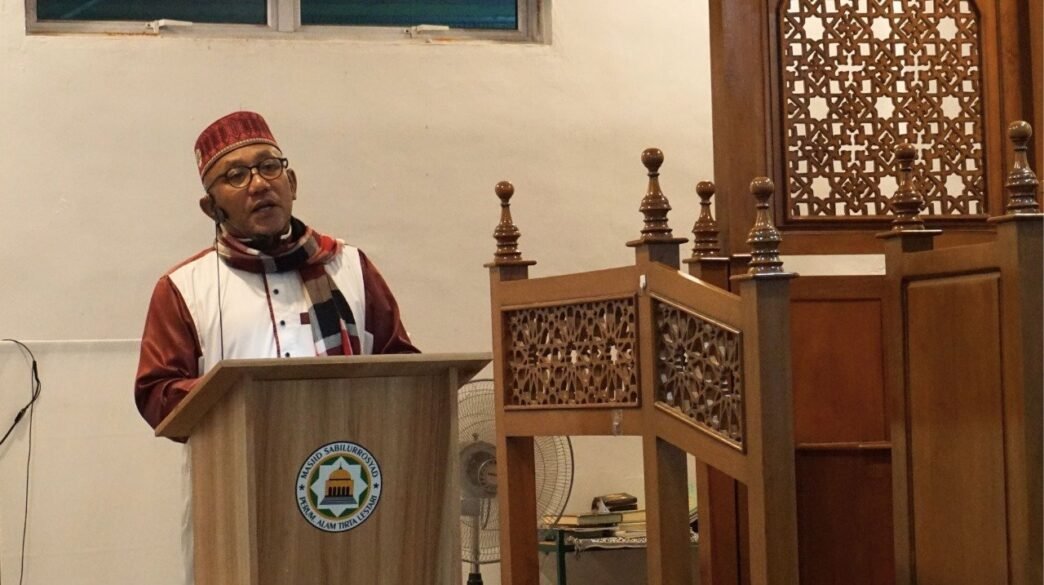 Wakikota Tanjungpinang Lis Darmansyah menyampaikan sambutan saat safari Ramadhan di Masjid Sabilurrosyad, Perumahan Alam Tirta Lestari, Kelurahan Pinang Kencana, Kecamatan Tanjungpinang Timur,l.