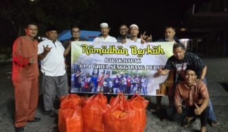 Warga RT 04 Perumahan Griya Senggarang Permai menggelar Baksos Ramadhan sahur on the road untuk kaum duafa