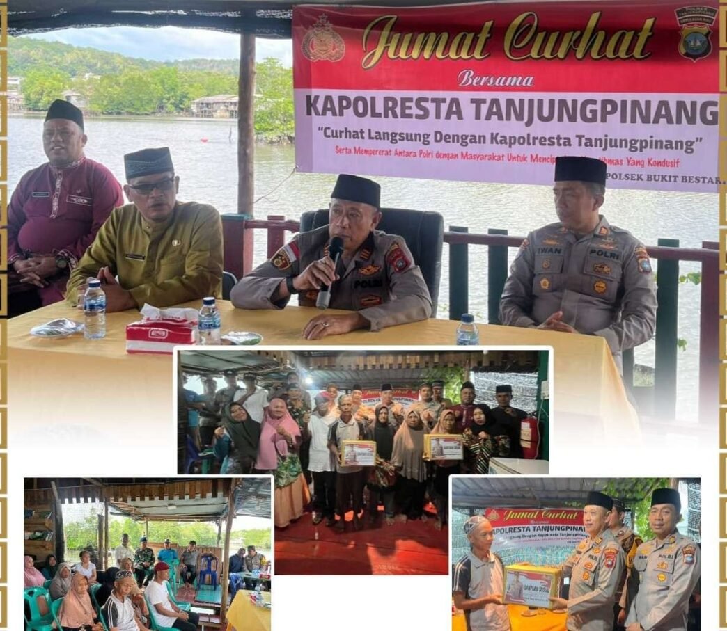 Kapolsek Bukit Bestari Polresta Tanjungpinang AKP Suhardi beserta jajarannya saat melaksanakan Jumat curhat untuk berinteraksi langsung dengan masyarakat dan menampung aspirasi dan tanya jawab dengan masyarakat untuk mewujudkan Kamtibmas yang kondusif, Jum'at (11/07/2025)